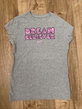 Kids Nike Gray Tee with Pink "Dream Believer" Graphic, Size Large